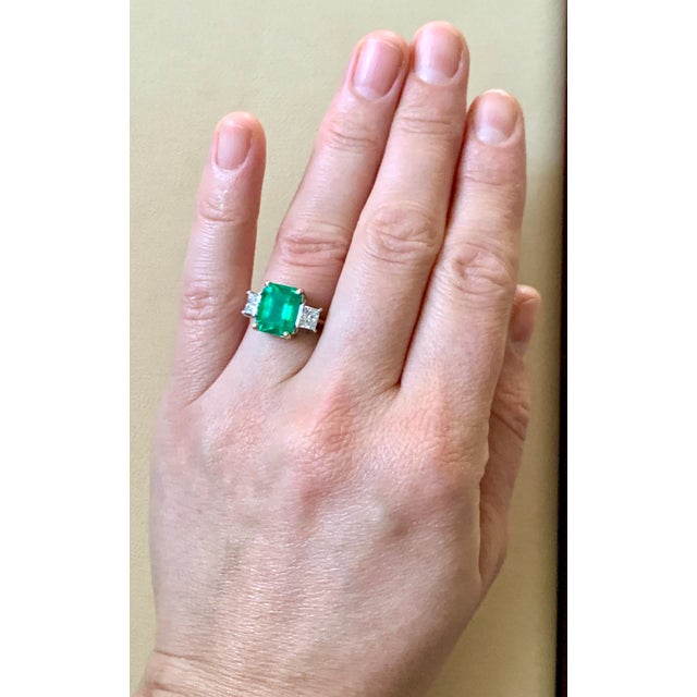 4.5 Carat Emerald Cut Colombian Emerald and 1.4 Carat Diamond 18 Karat Gold Ring For Sale - Image 10 of 18