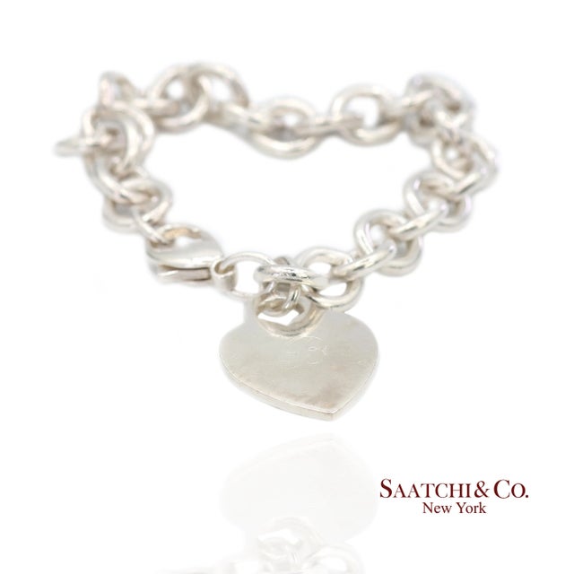 Tiffany and Co. Tiffany & Co. 925 Sterling Silver Heart Charm Cable Chain Bracelet For Sale - Image 4 of 11