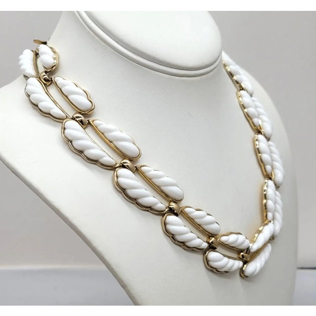 Vintage 1950s Signed Monet Goldtone & White Resin Collar Necklace For Sale In Philadelphia - Image 6 of 8