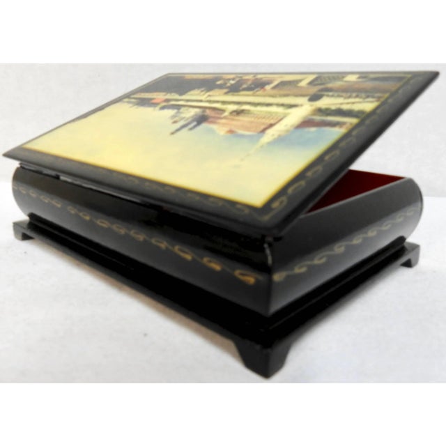 1990s Waterfront at the Kremlin on a Russian Lacquer Box For Sale - Image 5 of 9