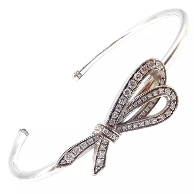 Contemporary Late 20th Century Tiffany & Co. White Gold Diamond Bow Ribbon Bangle Cuff Bracelet For Sale - Image 3 of 10