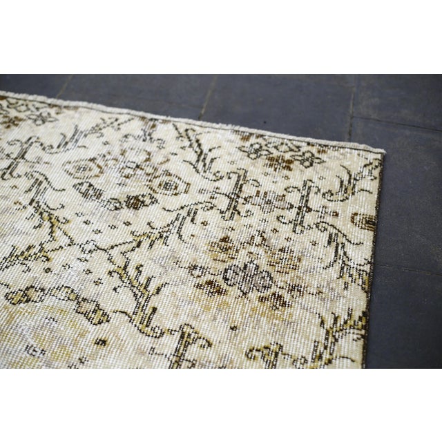 1960s Traditional Beige Hand Knotted Vintage Anatolian Runner Rug For Sale - Image 9 of 13