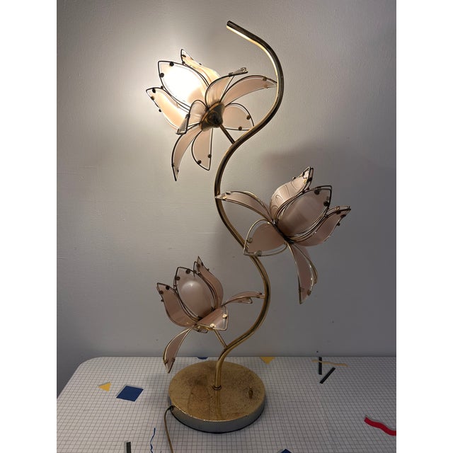 1970s Mid Century Modern Hollywood Regency Pink Lotus Flower Tall Table Lamp 36” For Sale - Image 4 of 12