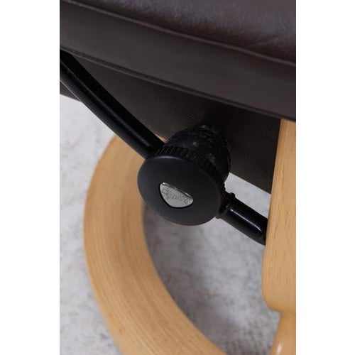 Set of Consul Recliner with Ottoman in Leather from Stressless For Sale - Image 16 of 18