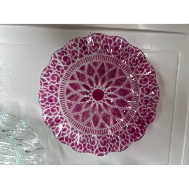 Mid century Sydenstricker Art Glass. Set of 3 Scalloped Candy dishes signed by artist Bill Sydenstricker. The dishes...