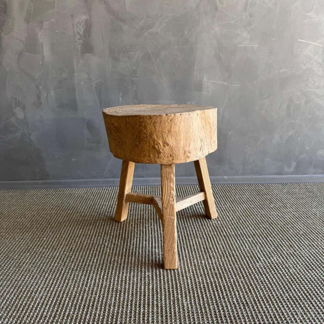 Mid-Century Modern 1950s Vintage Elm Wood Chop Block Style Table For Sale - Image 3 of 5