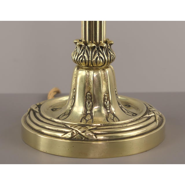 English Ladies Table Lamp in Brass, 1900s For Sale - Image 3 of 14