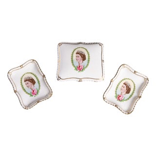 The British Royal Family Queen Elizabeth II Coronation Commemorative Earthenware Set H.DC.ROY, 1953, Set of 4 For Sale