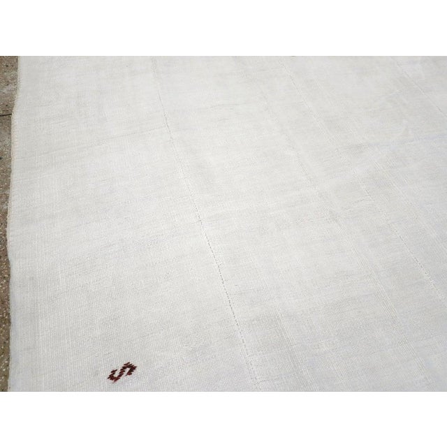 Minimalism Galerie Shabab Collection Mid-20th Century Turkish Flatweave Kilim Carpet For Sale - Image 3 of 8