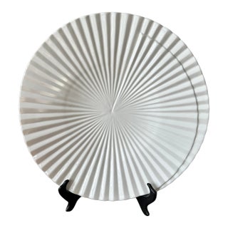 VBC Casa Italy XL 16" White Ceramic Sunburst Round Serving Platter For Sale