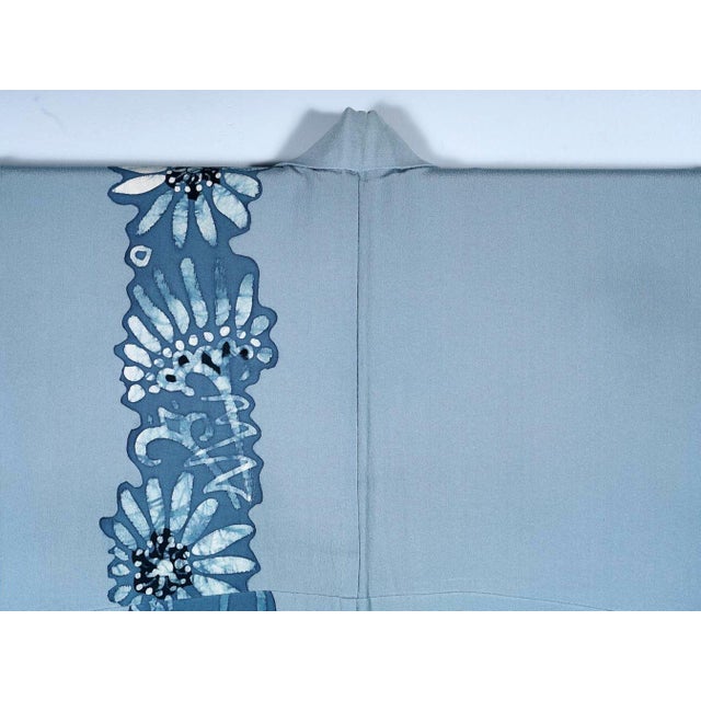 Elegant Vintage Japanese Silk Kimono with Shibori Band Design For Sale - Image 10 of 13