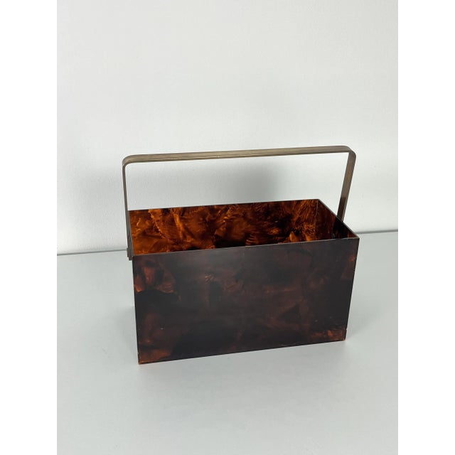 1960s Mid-Century Acrylic Glass and Brass Magazine Rack, Italy, 1960s For Sale - Image 5 of 10