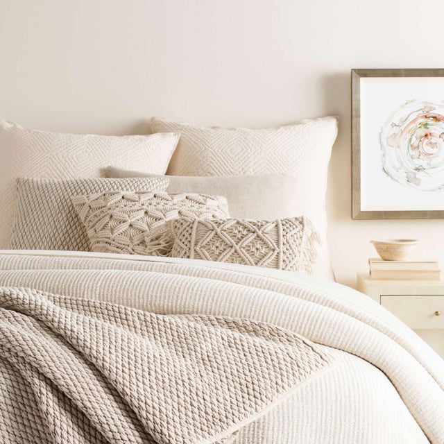 Pine Cone Hill by Annie Selke Hoyt Alabaster Coverlet, King For Sale