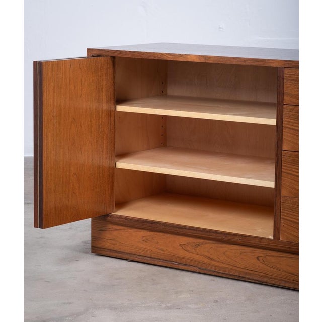 Brown Rosewood Display Cabinet attributed to Poul Hundevad, Denmark, 1960s For Sale - Image 8 of 12