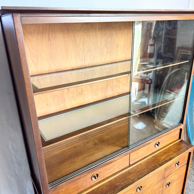 Mid-Century Modern Mid 20th Century Modern Counterpoint Credenza With Hutch/China Cabinet by Drexel For Sale - Image 3 of 12
