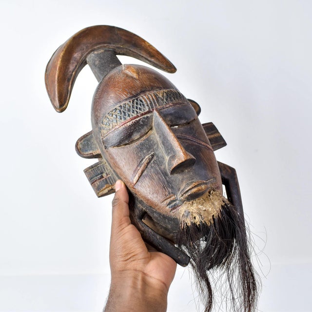 Early 20th Century Djimini Ligbi Do Society Mask on Custom Stand Côte d'Ivoire For Sale - Image 11 of 13