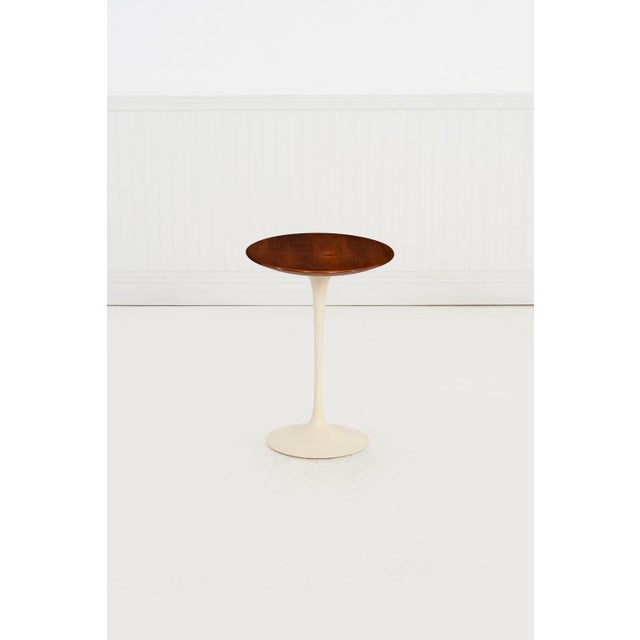 Saarinen Elliptical Tulip Side Table, 1960c – Oiled Walnut Tops & Cast-Iron Base For Sale In Chicago - Image 6 of 8