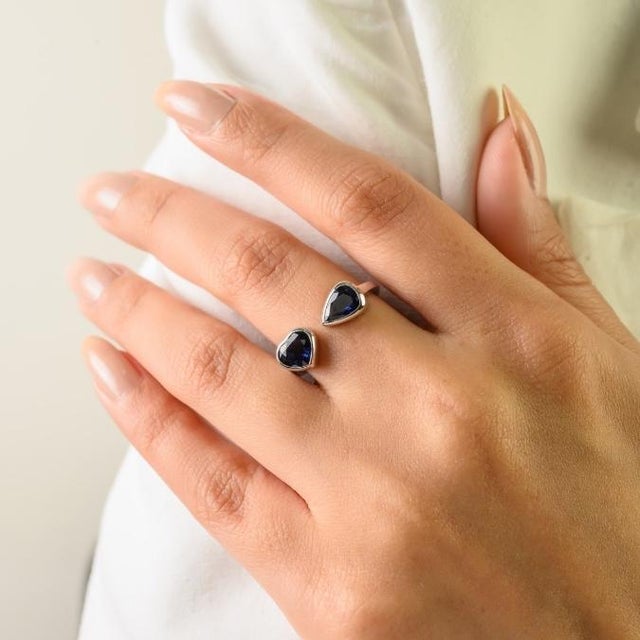 18k Gold Natural Blue Sapphire Pear & Heart Modern Toi Et Moi Ring Size 6.5 For Sale - Image 4 of 14