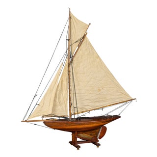 Vintage English Carved Hull Pond Yacht, 1930 For Sale