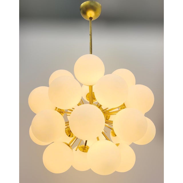 Italian 21st Century Ventiquattro Natural Brass Matte White Murano Sputnik Chandelier by Fabio LTD For Sale - Image 3 of 7