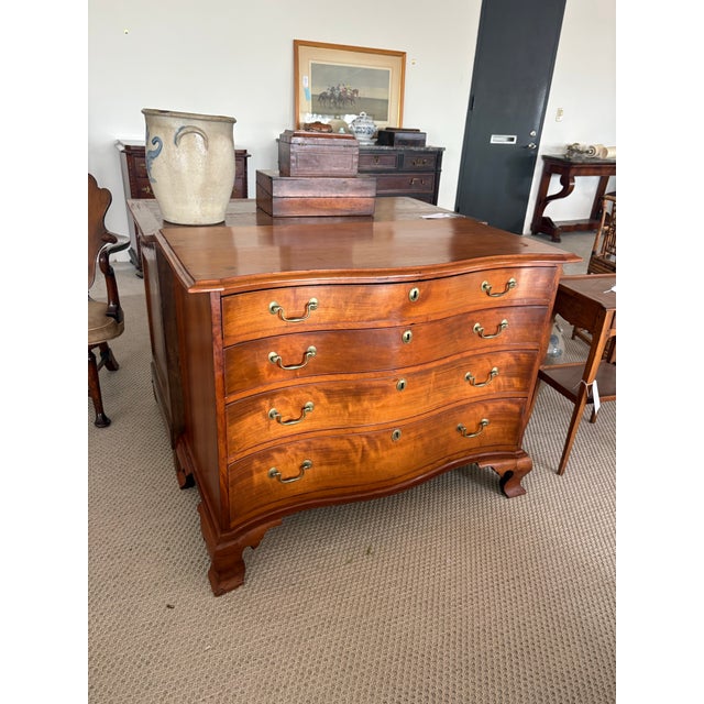 Wood Chippendale Oxbow Chest of Drawers, 18th Century For Sale - Image 7 of 8