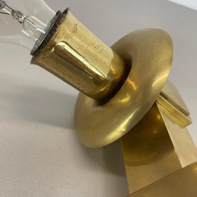 Minimalist Brass Theatre Wall Light Sconce in the style of Gio Ponti and Stilnovo, Italy, 1950s For Sale - Image 10 of 18