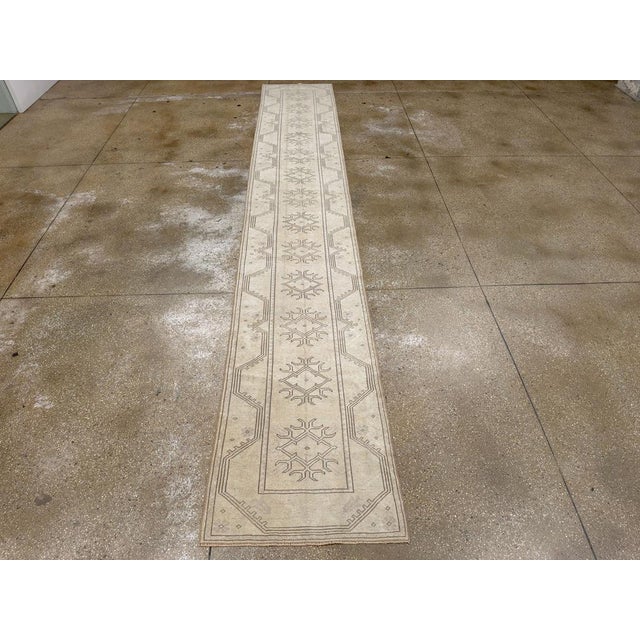 Galerie Shabab Collection Mid-20th Century Turkish Anatolian Long Runner For Sale - Image 4 of 10