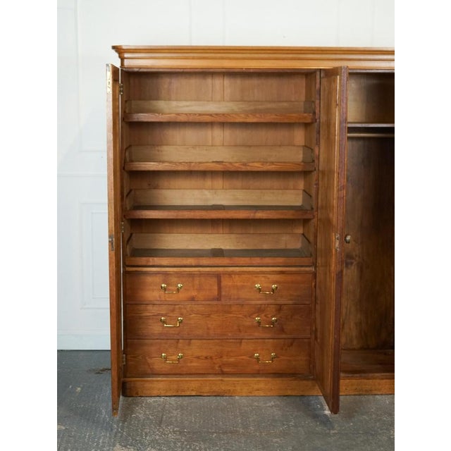 Late Victorian Oak Triple Wardrobe by Marsh Jones & Cribb., 1890s For Sale - Image 13 of 18