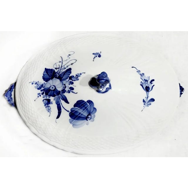 Traditional Royal Copenhagen Blue Flowers Curved Covered Vegetable Dish For Sale - Image 3 of 5