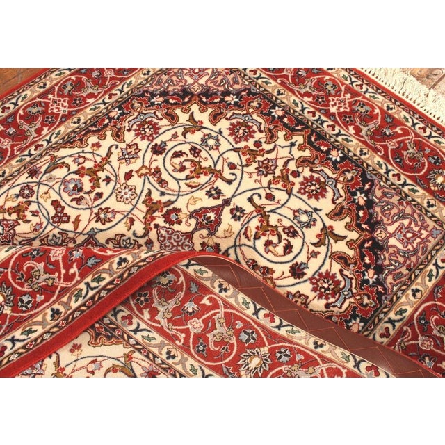 Red Middle Eastern Rug in Wool For Sale - Image 8 of 9
