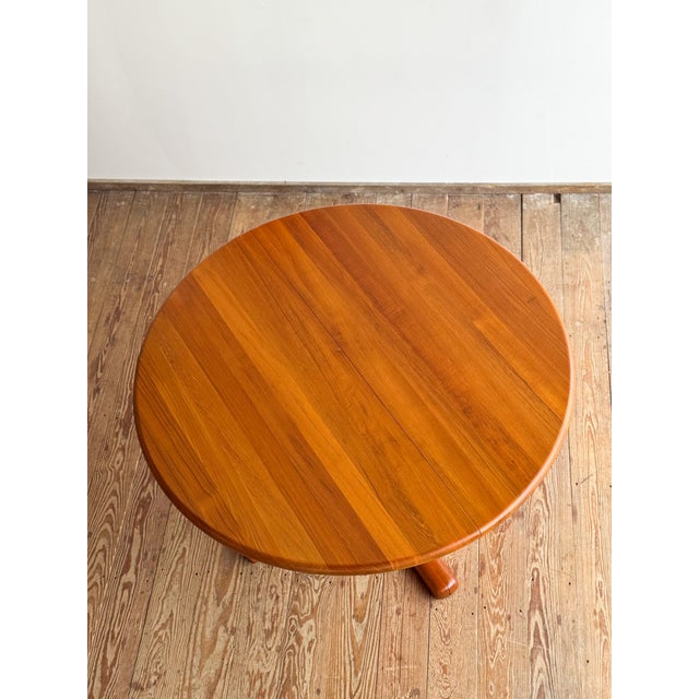 Sculptural Round Extendable Dining Table from Dyrlund For Sale - Image 15 of 18