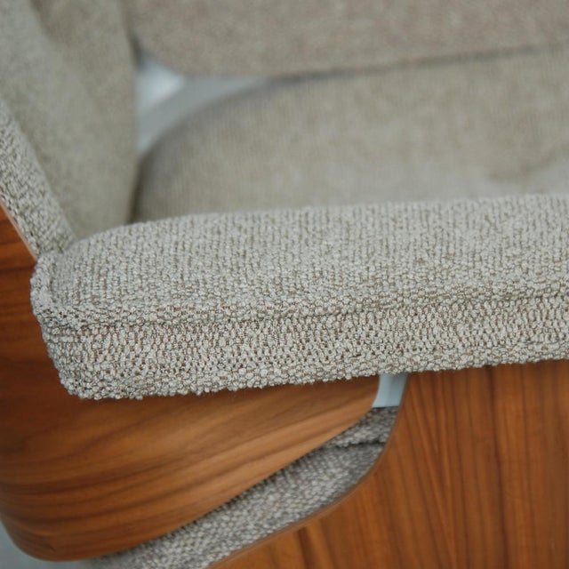 Beige Set of Lounge Chair and Ottoman in Nubia Fabric by Charles and Ray Eames For Sale - Image 8 of 18