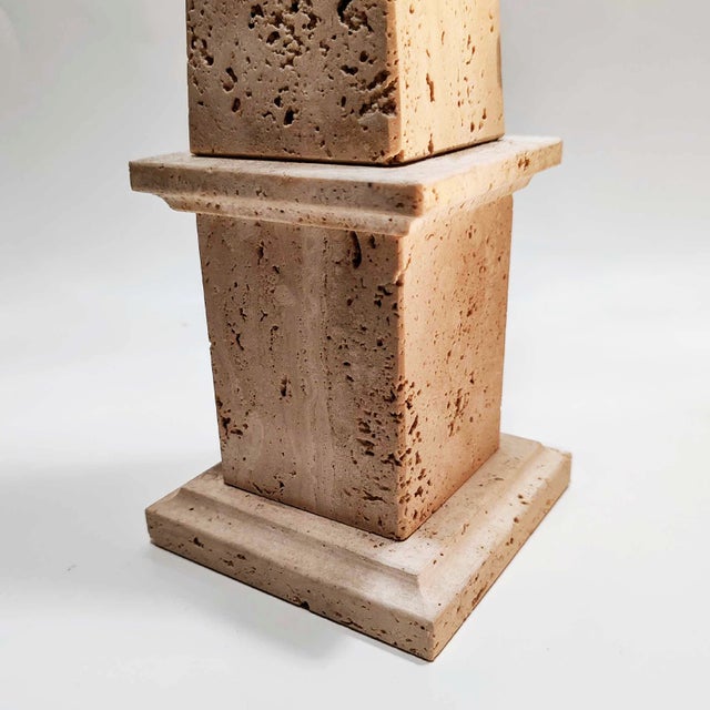 Beige Large Italian Obelisks in Hand-Carved Travertine, 1960s, Set of 2 For Sale - Image 8 of 9