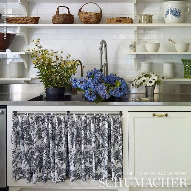 Contemporary Schumacher Toile Tropique Fabric in Black For Sale - Image 3 of 3