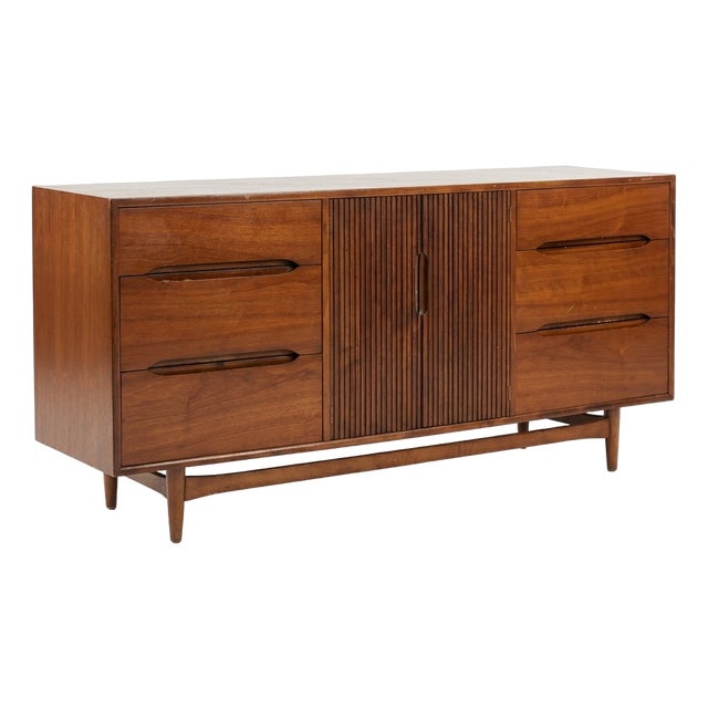 Ramseur Mid-Century Modern 9-Drawer Lowboy Dresser, C. 1960s For Sale