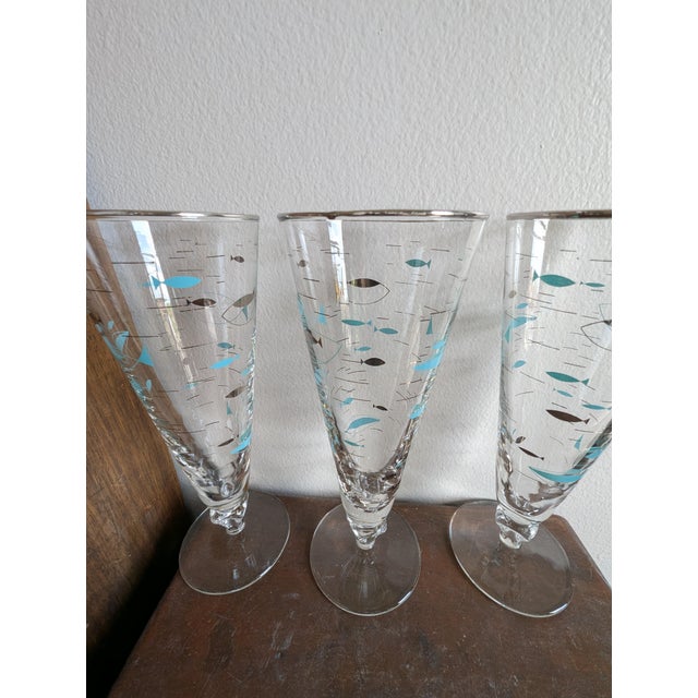 Libbey Glass Co. Vintage Mediterranean Atomic Fish Pilsner Glasses by Libbey ~ Set of 8 ~ Mid-Century Modern, Aqua Blue and Black With Platinum Trim For Sale - Image 4 of 15