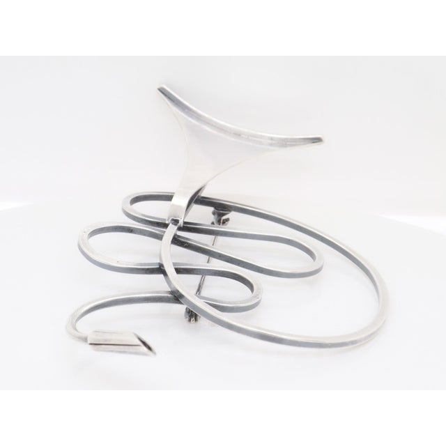 Vintage Mid-Century Modernist Paul Lobel Sterling Silver Abstract Trumpet Brooch For Sale - Image 11 of 14