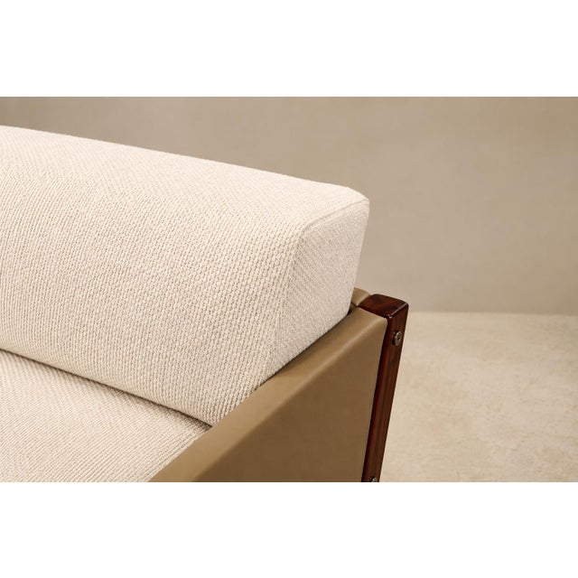 Sergio Rodrigues "Millor" Sofa in Rosewood, Leather & Textured Fabric, Brazil, 1960s For Sale - Image 13 of 18