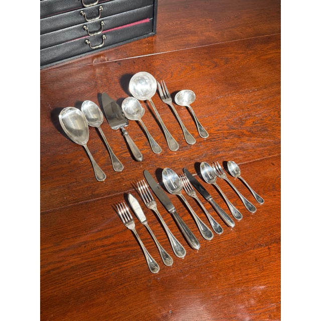 Elegant and complete cutlery set by Christofle in the iconic “Perles” pattern, recognizable by its refined beaded...