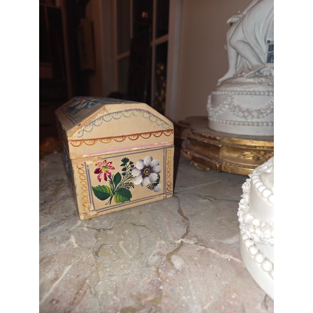 White Vintage Mexican Folk Art Lacquered Box For Sale - Image 8 of 8