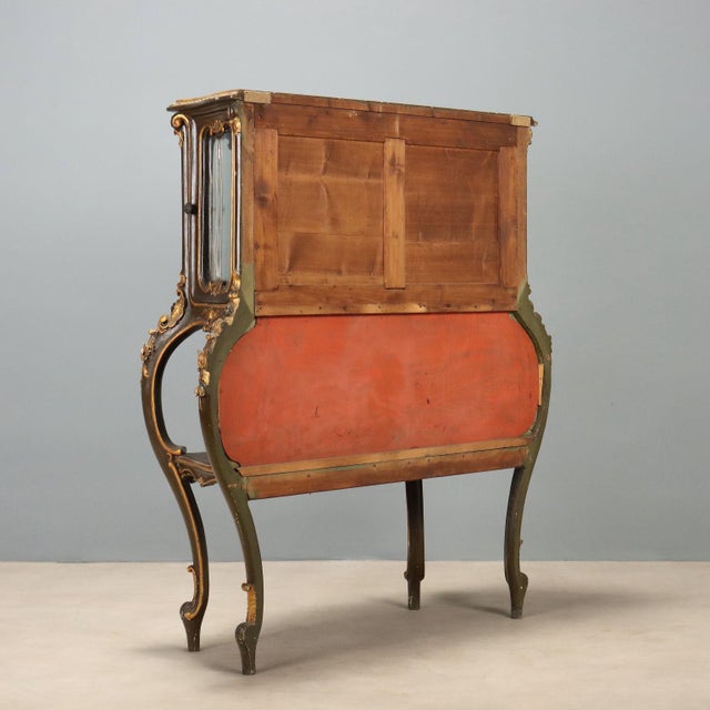Barocchetto Style Showcase in Carved and Lacquered Wood For Sale - Image 11 of 12