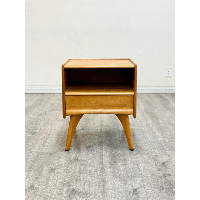 Pair of Mid Century Nightstands by Heywood Wakefield For Sale In Los Angeles - Image 6 of 6