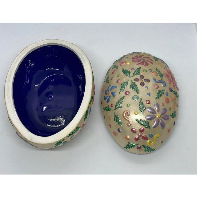 Vintage Black Bird Mold Inc. Hand Painted Multicolored Ceramic Egg Shaped Lidded Box For Sale In Washington DC - Image 6 of 13