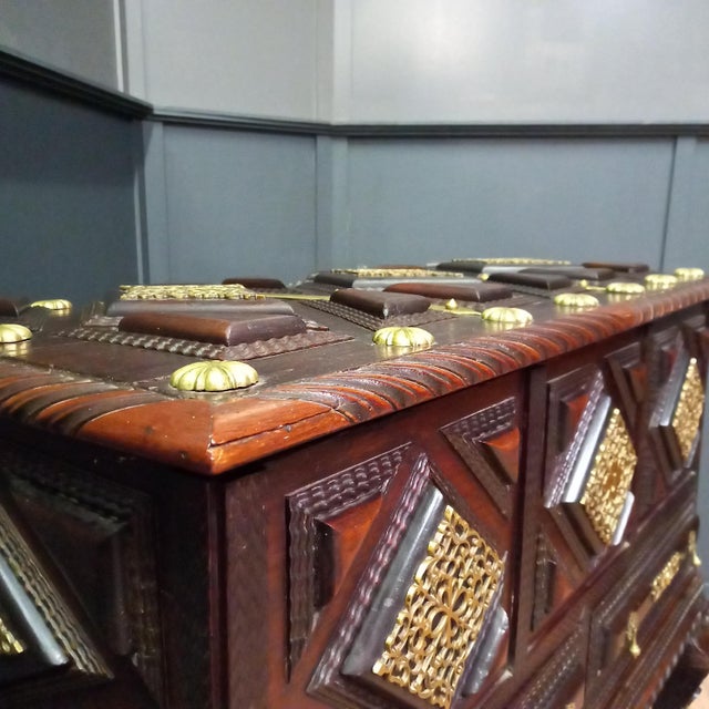 Wood Anglo Indian Colonial Campaign Chest, 1840s For Sale - Image 7 of 18