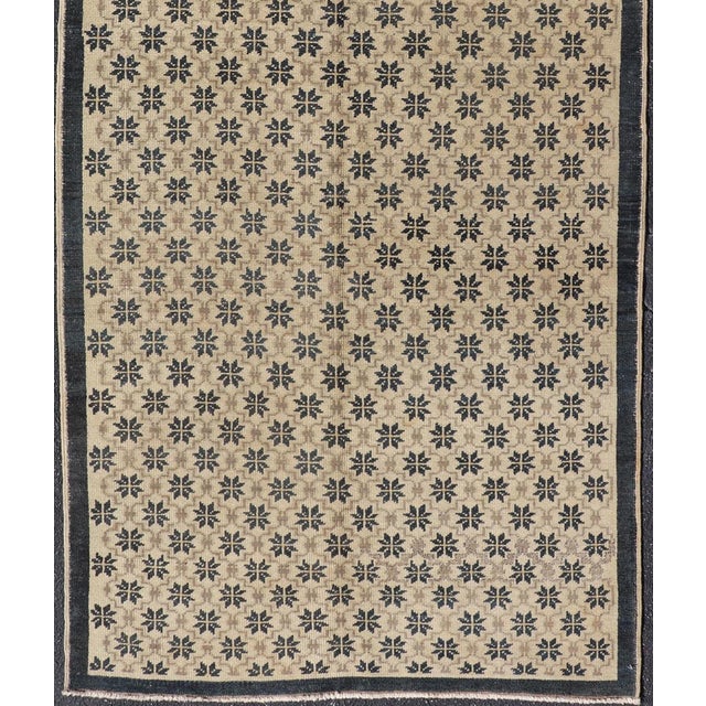 Vintage Turkish Oushak Rug With Latticework and Poinsettia Shapes 4'4 X 9'9 For Sale - Image 10 of 15