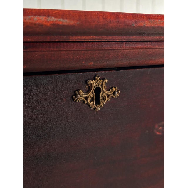 Antique Serpentine Mahogany Chest of Drawers, C. 1890 For Sale In Greensboro - Image 6 of 16