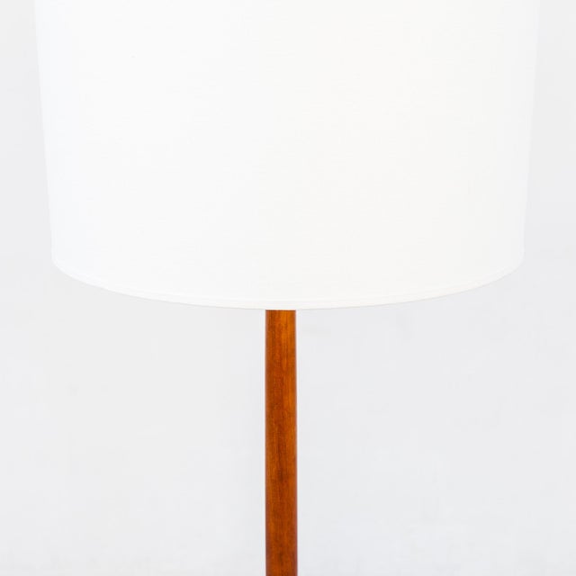 Restored 1960s Mid Century Modern Floor Lamp With Teardrop Base and Built-in Side Table For Sale - Image 9 of 15