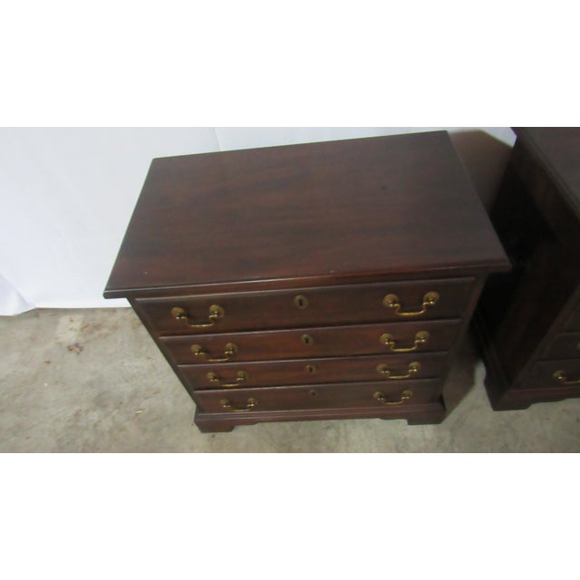 Traditional 1980s Henkel Harris Four Drawer Nightstands Bachelors Chests Mahogany, 2 Pieces For Sale - Image 3 of 13