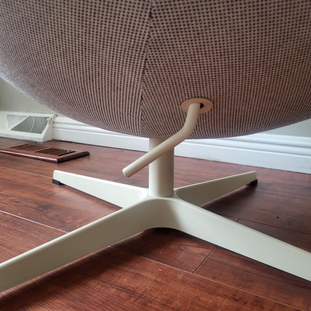 Cream Fritz Hansen Authentic Arne Jacobsen Egg Chair For Sale - Image 8 of 10