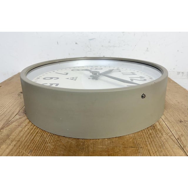 Industrial Factory Wall Clock from Pragotron, 1960s For Sale - Image 16 of 18